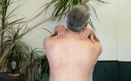 Comment un ostéopathe en entreprise peut réduire les arrêts de travail et améliorer le bien-être des salariés