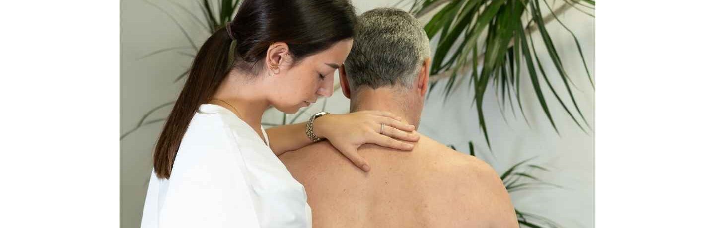 Soulager les Douleurs des Seniors avec une Approche Naturelle et Personnalisée grace a l&rsquo;osteopathie.