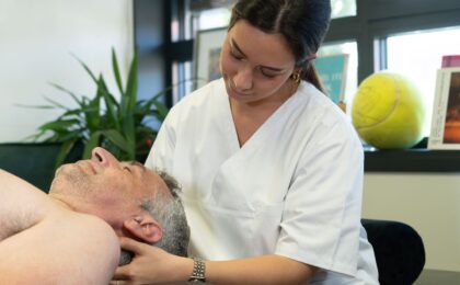 Ostéopathe à Annecy : une réponse naturelle à la fatigue chronique et au stress des seniors